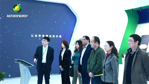 巴基斯坦駐上?？傤I(lǐng)事一行到訪(fǎng)正泰新能海寧總部