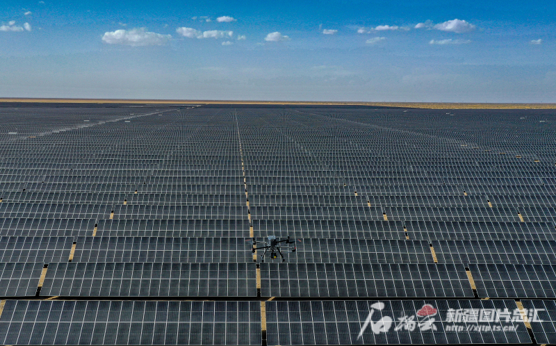 航拍新疆丨兵團單體容量最大的光伏基地加緊施工